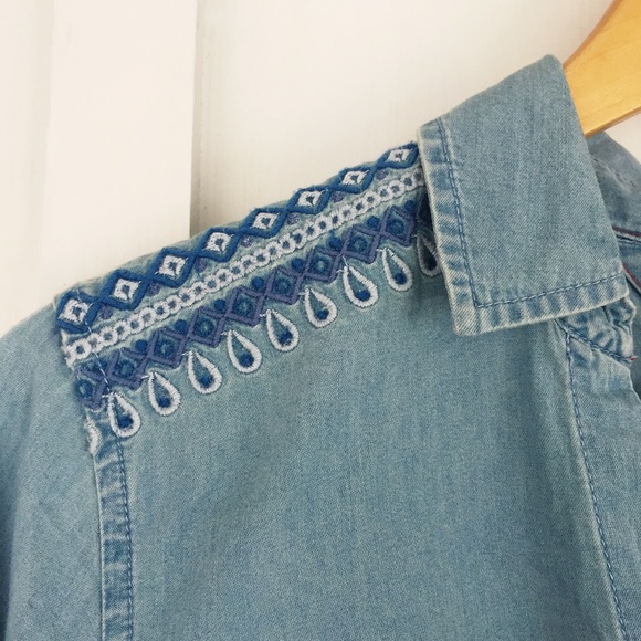 Tommy Hilfiger Denim Long Sleeve W/ Embroidery - Picture 4 of 8